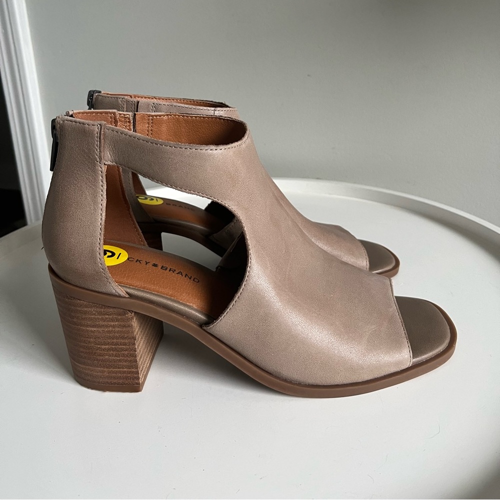 Lucky Brand Women's Tan Peep-Toe Heeled Sandals